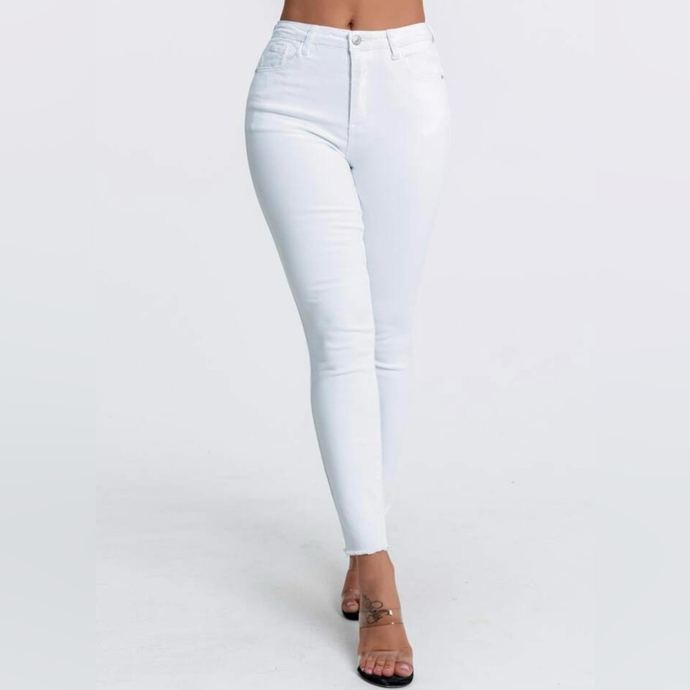 🤍 EUC SHEIN Minimalist White Slim Fit Straight Leg Jeans | Women’s Size 2